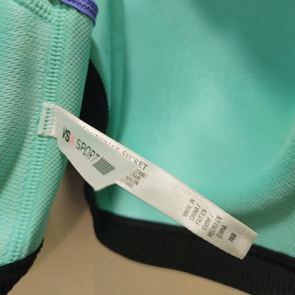 Victoria's Secret Incredible Front Closure Sport Bra - Picture 2 of 3